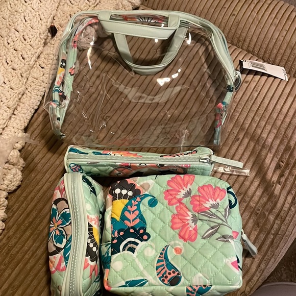 NWT Vera Bradley iconic 4 piece cosmetic set - Picture 3 of 5